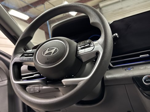 Used 2024 Hyundai Elantra Blue image 15