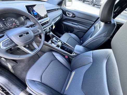New 2026 Jeep Compass Latitude image 9