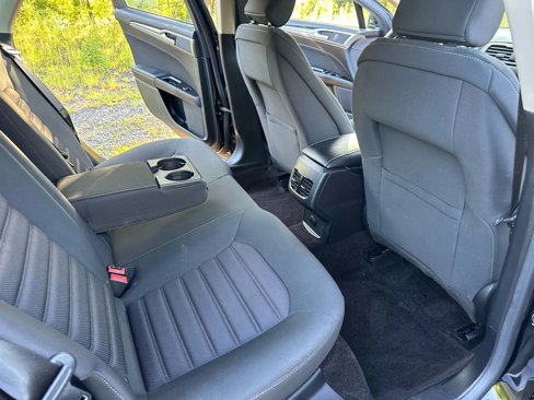 Used 2017 Ford Fusion SE w/ Fusion SE Technology Package image 15