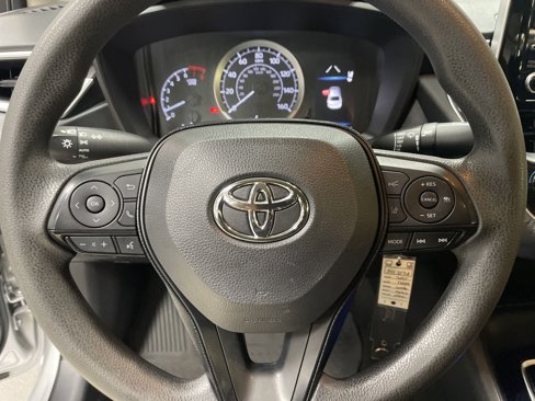 Used 2020 Toyota Corolla LE image 18