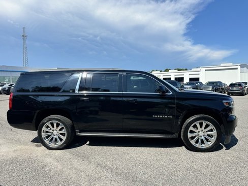 Used 2018 Chevrolet Suburban LT image 23