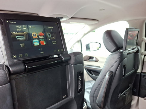 Used 2017 Chrysler Pacifica Touring-L Plus image 12