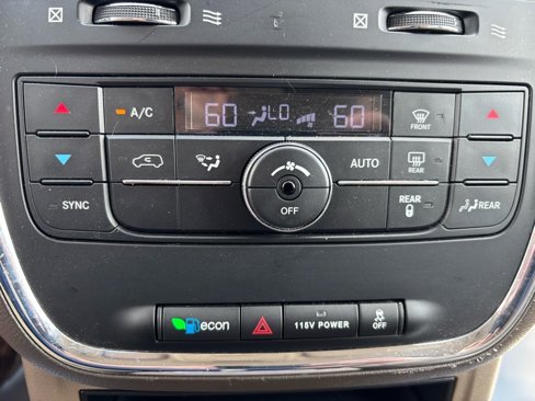 Used 2015 Chrysler Town & Country Touring image 37