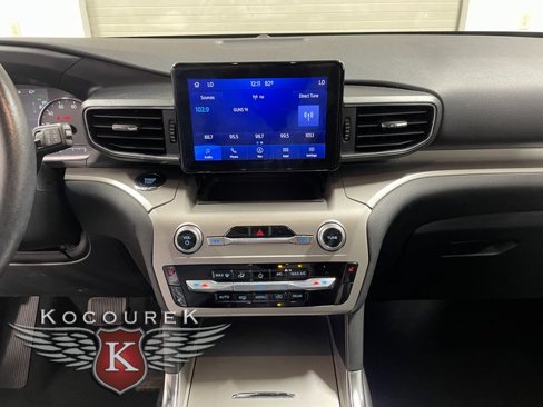 Used 2022 Ford Explorer XLT w/ Equipment Group 202A image 16
