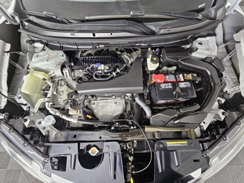 Used 2018 Nissan Rogue SV image 11