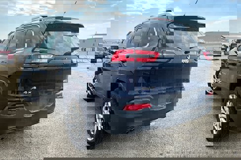 Used 2016 Jeep Cherokee Latitude image 6