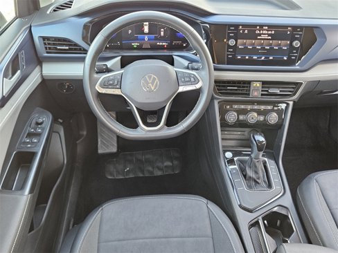 Certified 2024 Volkswagen Taos SE image 7