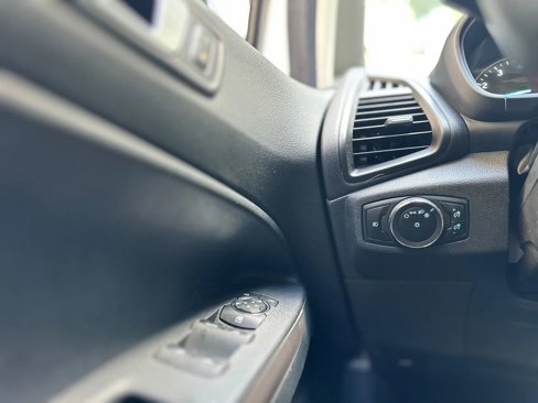 Used 2020 Ford EcoSport Titanium image 6