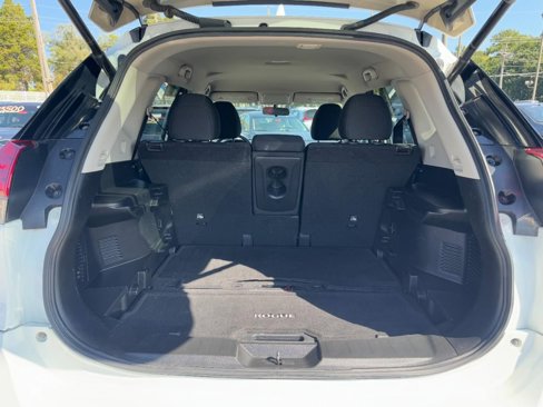 Used 2018 Nissan Rogue SV image 6