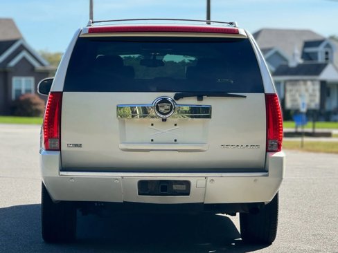 Used 2012 Cadillac Escalade ESV Luxury image 8