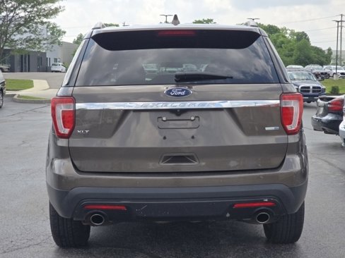 Used 2016 Ford Explorer XLT image 11
