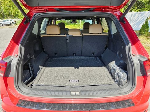 Used 2024 Volkswagen Tiguan SE R-Line image 23