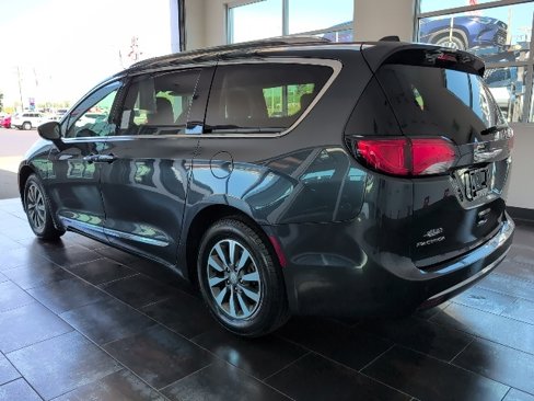 Used 2020 Chrysler Pacifica Touring-L Plus image 5