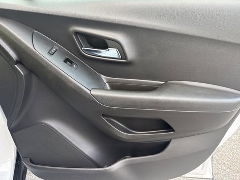 Used 2019 Chevrolet Trax LS image 25