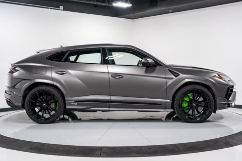 Used 2023 Lamborghini Urus S image 2