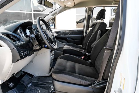 Used 2019 Dodge Grand Caravan SE image 4