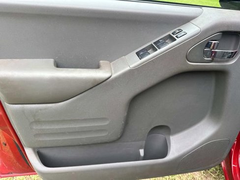 Used 2018 Nissan Frontier SV image 13