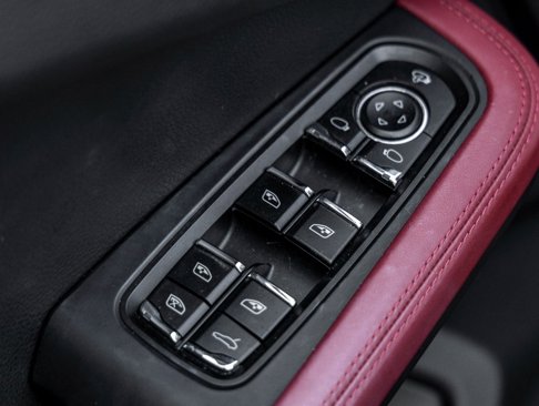 Certified 2023 Porsche Macan image 19