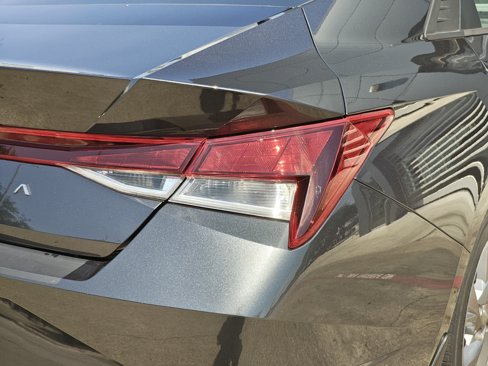 Used 2023 Hyundai Elantra SE image 14