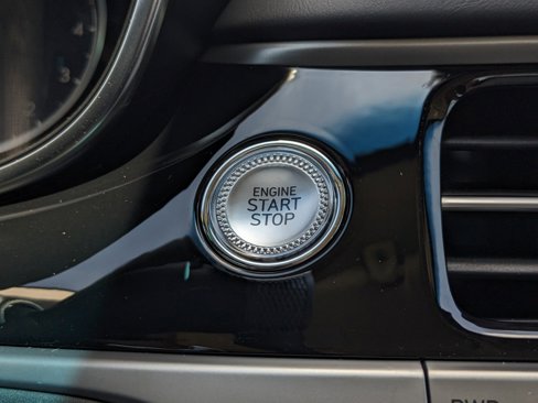 Certified 2025 Genesis G70 2.5T image 25