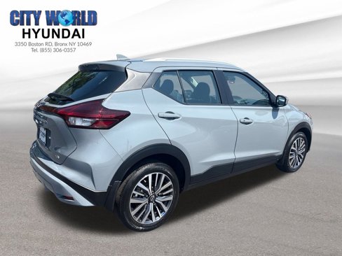 Used 2024 Nissan Kicks SV image 5