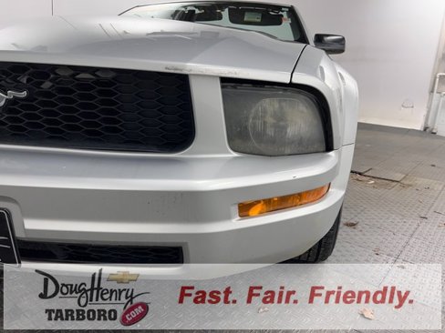 Used 2005 Ford Mustang Convertible image 12