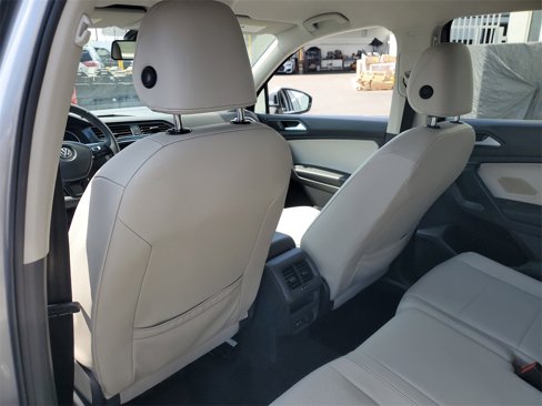 Used 2021 Volkswagen Tiguan SE image 12