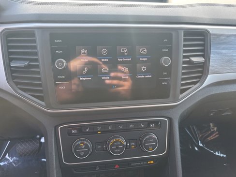 Used 2020 Volkswagen Atlas Cross Sport SE image 15