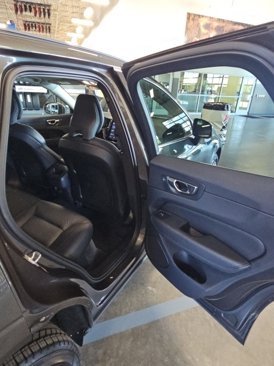 Used 2022 Volvo XC60 B5 Momentum image 34