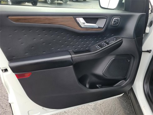 Used 2020 Ford Escape Titanium image 21