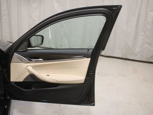 Used 2022 BMW 540i xDrive w/ M Sport Package image 18