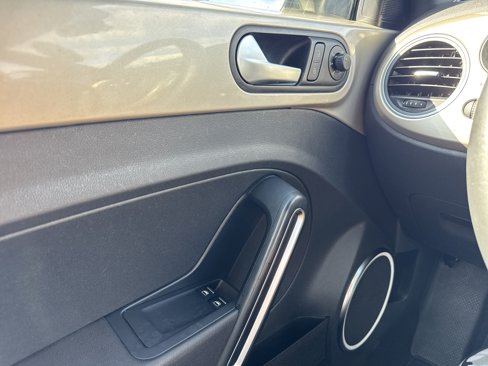 Used 2013 Volkswagen Beetle 2.5 image 22