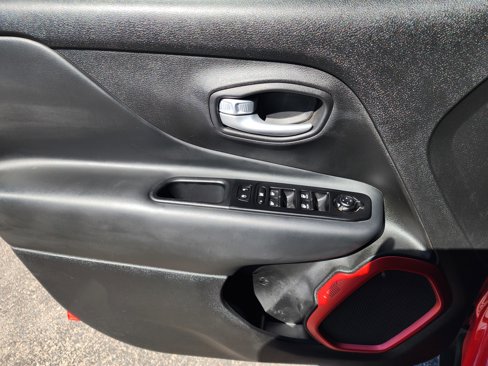 Used 2023 Jeep Renegade Trailhawk image 17