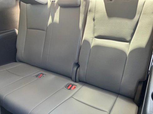 Used 2020 Toyota Highlander XLE image 32