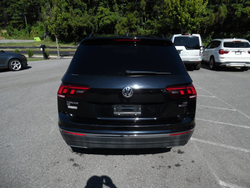 Used 2018 Volkswagen Tiguan SE w/ Panoramic Sunroof Package image 4