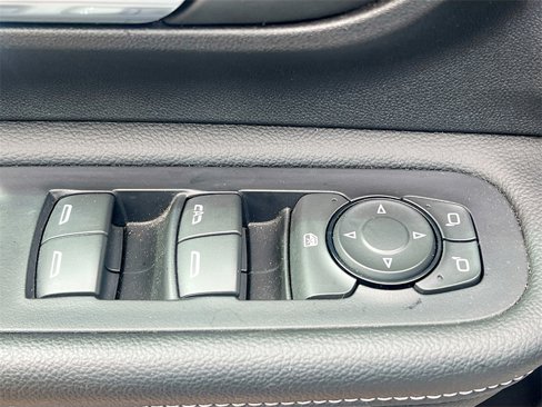 Used 2024 GMC Terrain SLT image 20