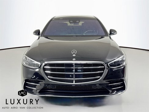 Used 2022 Mercedes-Benz S 500 4MATIC w/ AMG Line Package image 9