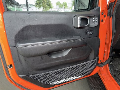 Used 2018 Jeep Wrangler Unlimited Sahara image 9