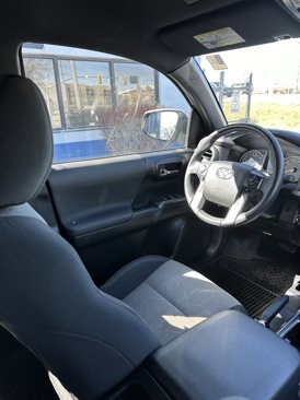 Used 2022 Toyota Tacoma TRD Off-Road image 30