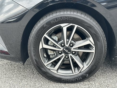 Used 2023 Kia Forte LXS image 11