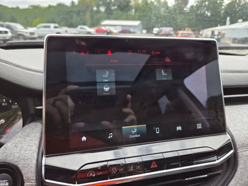 Used 2022 Jeep Compass Latitude w/ Sun and Sound Group image 16