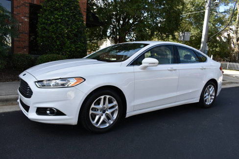 Used 2016 Ford Fusion SE w/ Equipment Group 202A image 2