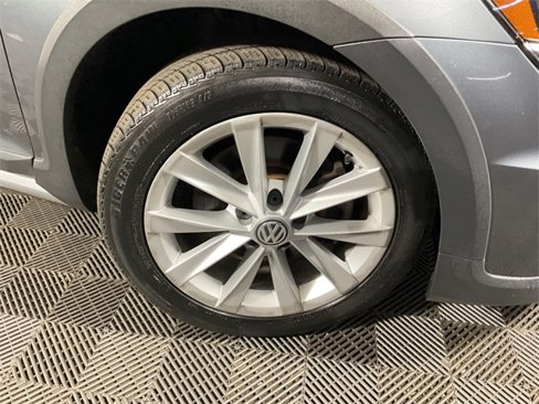 Used 2019 Volkswagen Golf Alltrack S image 37