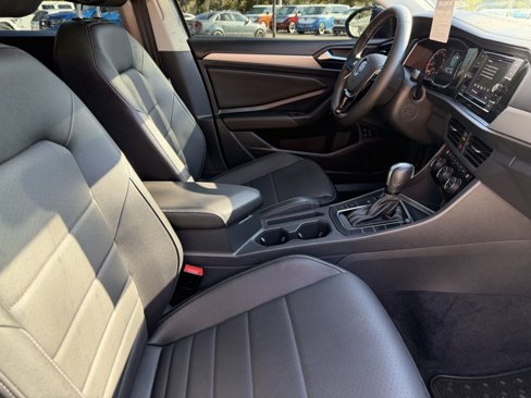 Certified 2021 Volkswagen Jetta SE image 9