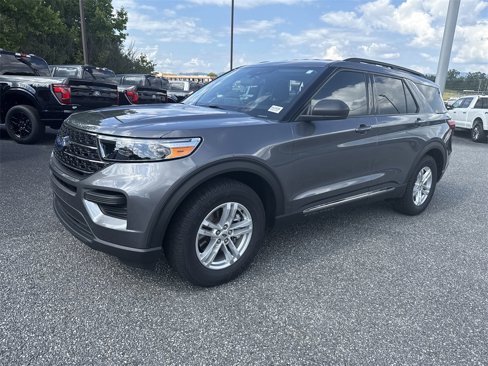 Used 2021 Ford Explorer XLT image 3