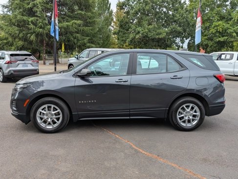 Used 2022 Chevrolet Equinox LS image 2
