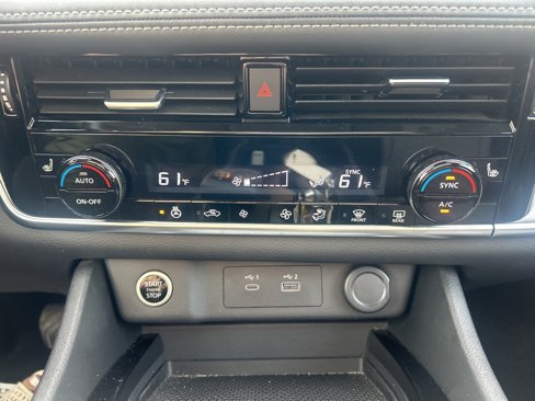 Used 2021 Nissan Rogue SV image 26