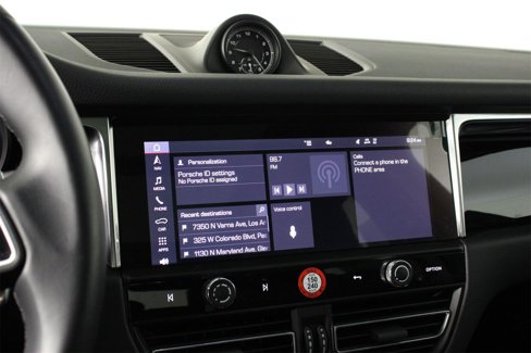 Certified 2025 Porsche Macan image 13