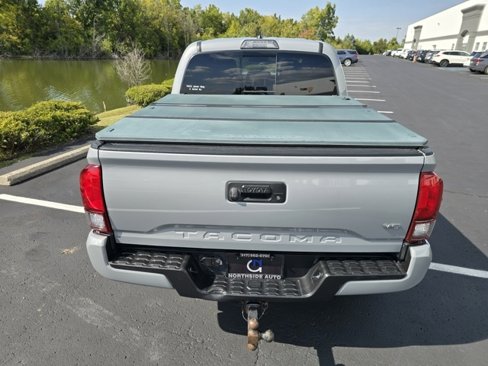 Used 2018 Toyota Tacoma TRD Sport image 8