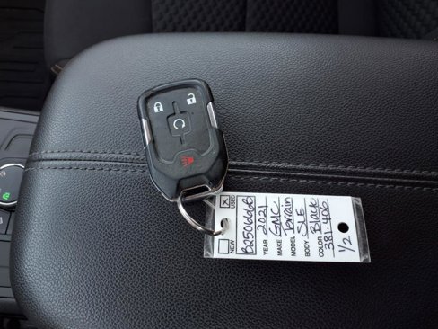 Used 2021 GMC Terrain SLE w/ Elevation Edition image 11